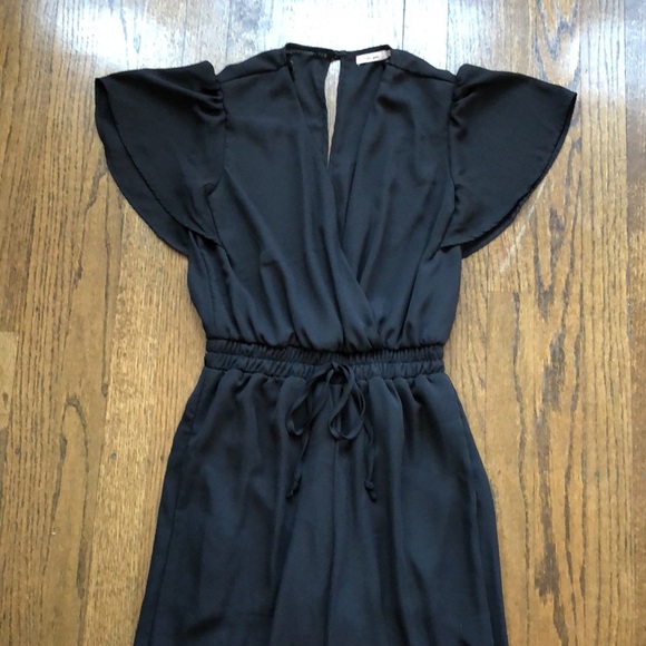 Classic Chic Lightweight V-Neck Snatch Waist Wing Shoulder Jumpsuit - Picture 3 of 5